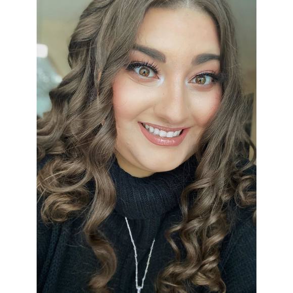 Meet your Posher, Erica - Picture 1 of 1